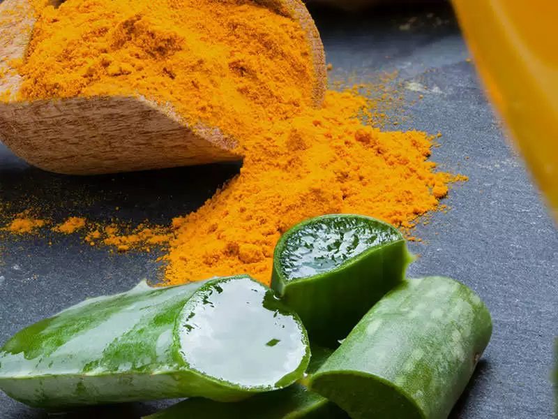 استفاده از آلوئه ورا و زرد چوبه برای رفع تیرگی واژن